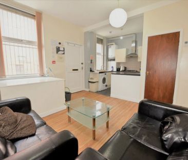 4 bedroom House in Crossfield Street, Leeds - Photo 6