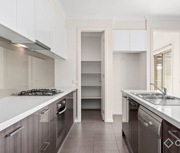 Stunning and Low Maintenance - Photo 3