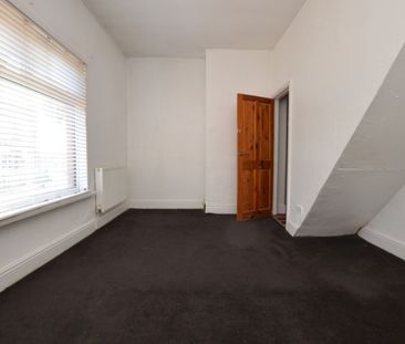 3 Bedroom Terraced House - Photo 2