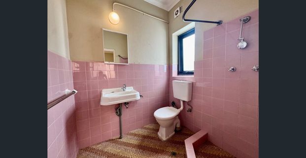 ONE BEDROOM UNIT IN GREAT LOCATION!!! - Photo 1