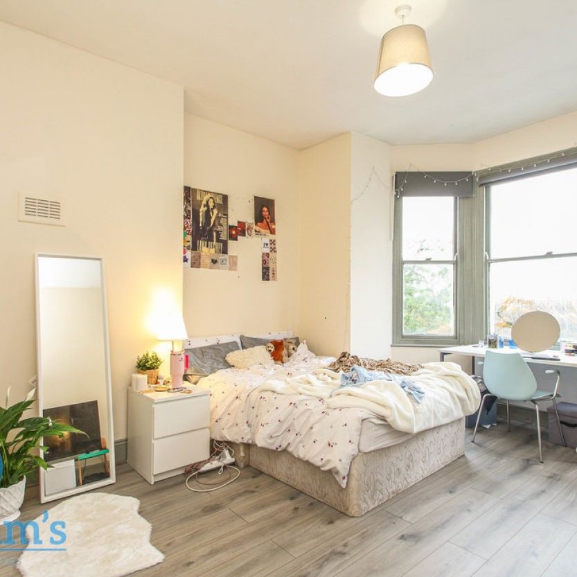 8 bed Semi-Detached House for Rent - Photo 1