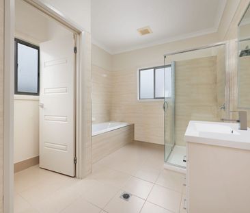 INNER CITY TOWNHOUSE - Photo 5