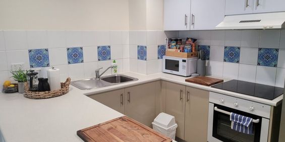 Surfers Paradise Large 1 Bedroom + study furnished unit - Photo 3