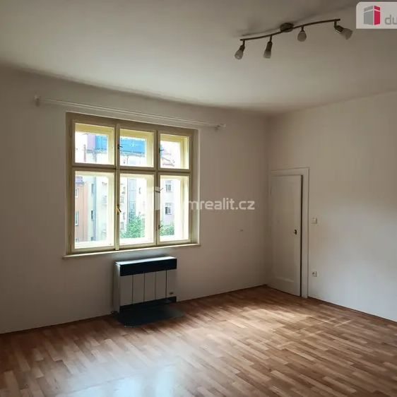 Velmi pěkný byt 1+kk po rekonstrukci, Praha 10 - Strašnice - Photo 1