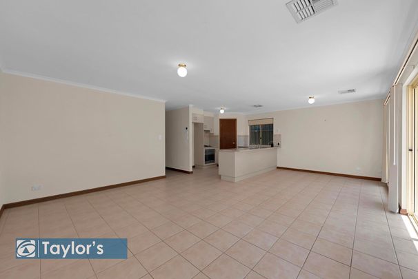 CHARMING BLUESTONE VILLA IN A PRIME NEAR-CITY LOCATION - Photo 1