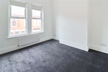 3 bedroom flat to rent - Photo 3