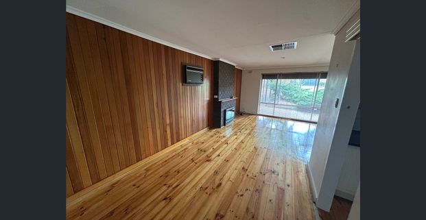 Family Home with Pool, Solar & Double Garage – Prime Vista Location - Photo 1