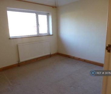 4 bedroom semi-detached house to rent - Photo 4