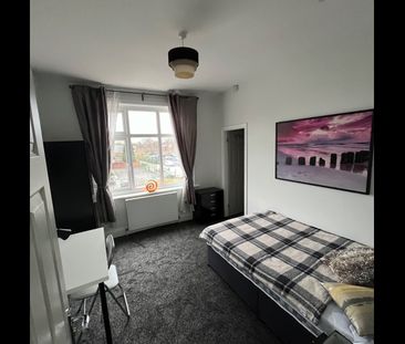 Room in a Shared House, Great Clowes Street, M7 - Photo 1