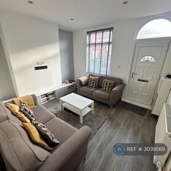 2 bedroom end of terrace house to rent - Photo 1