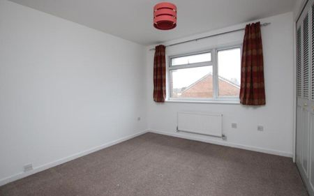 A two bedroom unfurnished mid-terrace house in Bradley Stoke with parking, rear garden and downstairs WC. Available in November on an unfurnished basis. - Photo 4