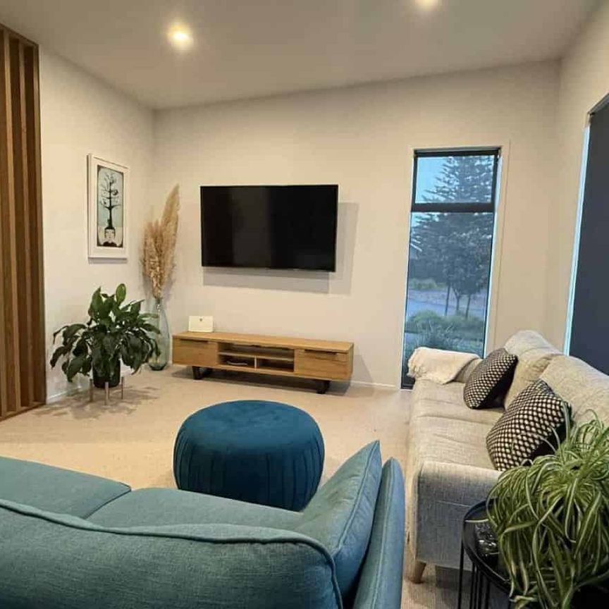 Executive three-bedroom home - Photo 1