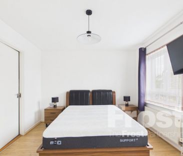 Elvedon Road, Feltham,TW13 - Photo 3
