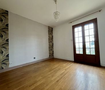 Location Maison 4 pièces 80m² PERIGNAT LES SARLIEVE 63170 - Photo 2