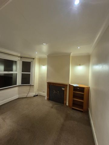 2 Bed Terraced House, Willet Palace, CR7 - Photo 4