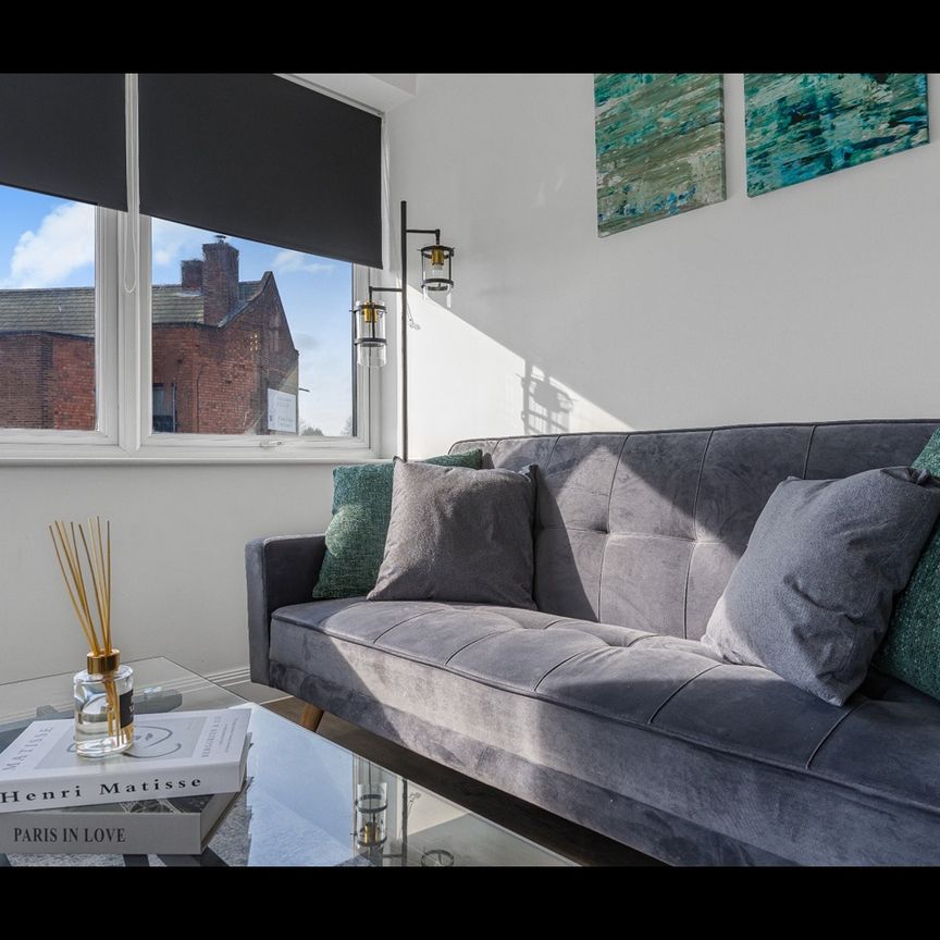 2 Bed Flat, Swan Courtyard, B26 - Photo 1