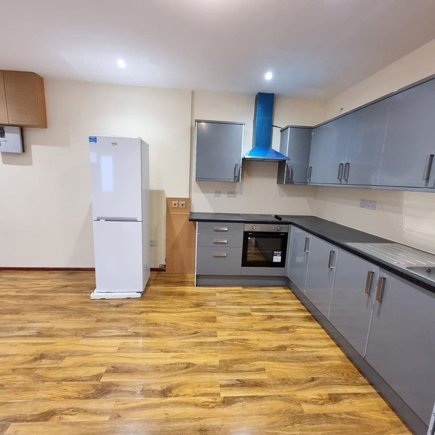 2 Bed Flat, Chudleigh Crescent, IG3 - Photo 1