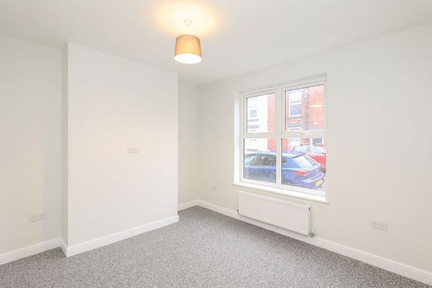 3 bedroom end of terrace house to rent - Photo 1