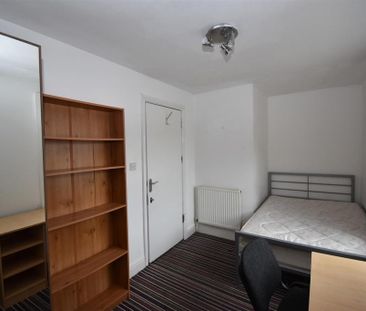 5 bedroom flat to rent - Photo 3