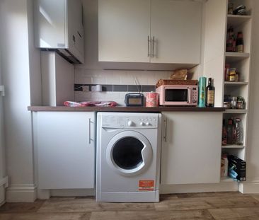 2 Bed Maisonette, London, W12 - Photo 2