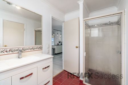 18 Batch CRT, Harristown QLD 4350 - House For Rent | Domain - Photo 3