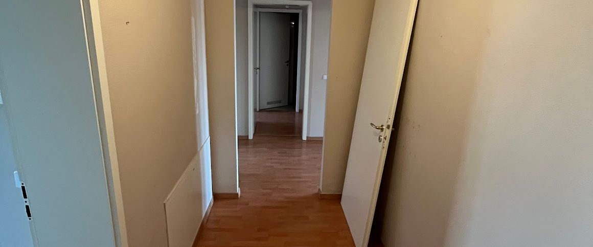 Großzügige 3 Zimmer Wohnung mit Balkon! - Photo 1