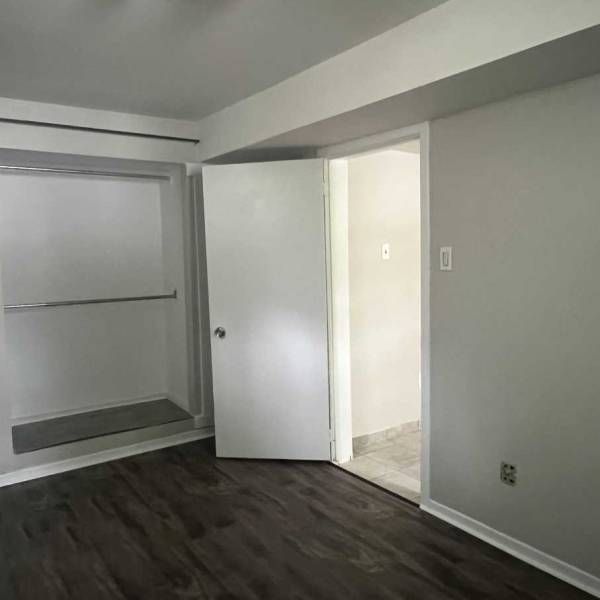 Acadia ~ Great 2 BR Main Floor Flat in Halifax! - Photo 1