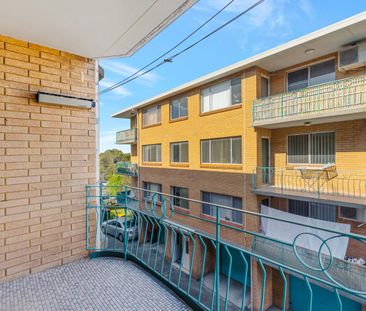 Comfortable Living in a Prime Location - Photo 6