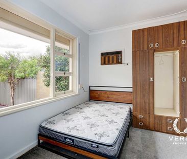 Beautifully presented, partly furnished, ready to move in. - Photo 5