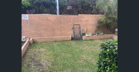 Two-Bedroom Apartment with front garden close to Maroubra Beach - Photo 2