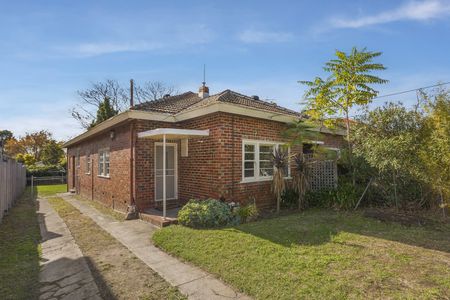 2E Hudson Street, Caulfield North VIC 3161 - House For Rent | Domain - Photo 4