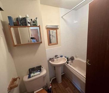 Glenville Close, Royal Wootton Bassett, SN4 - Photo 6