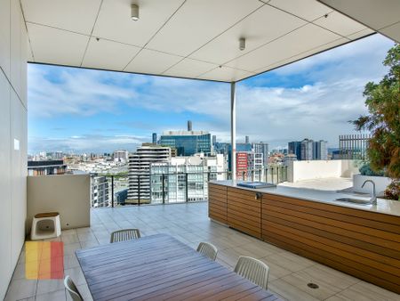 SLEEK AND STYLISH APARTMENT WITH POOL AND GYM! - Photo 5