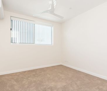 Stunning New 3-Bedroom Unit with Spectacular Views of Moreton Bay! - Photo 4