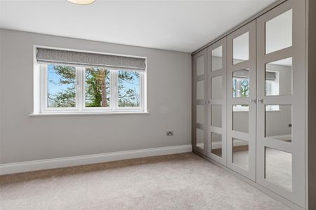 4 bedroom detached house to rent - Photo 2