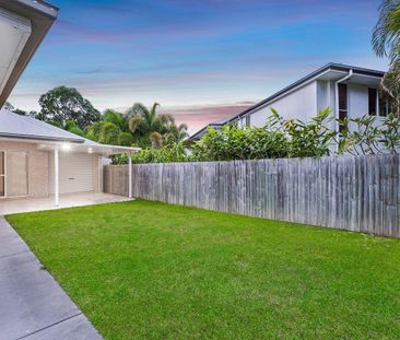 MODERN 3 BEDROOM HOME WITH DUCTED AIRCON & SOLAR - Photo 5