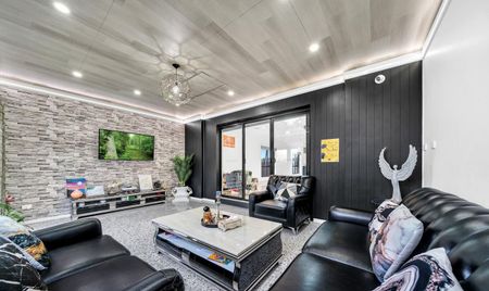 Modern Upgraded Double Storey Family Home! - Photo 4