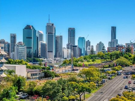 Luxury 2 Bed - Photo 5