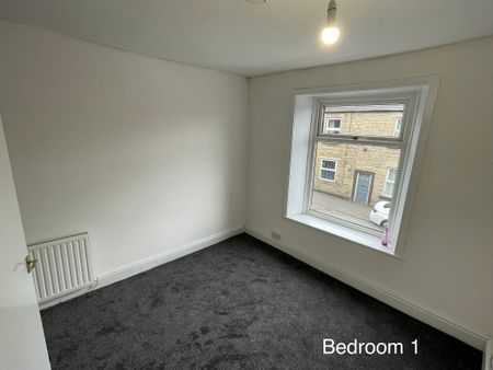 4 bed End of Terrace in Station Road , Hadfield, Glossop, SK13 1DB - Photo 5