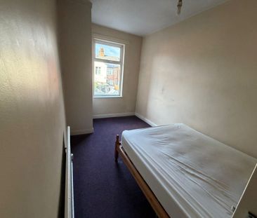 3 Bedroom in LE5 Area - Photo 3