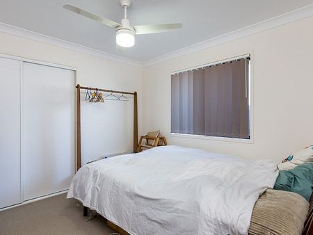 Modern Home in Prime Mango Hill Location - Walk to Schools, Shops & Transport - Photo 2