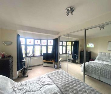 Blenheim Chase, Leigh On Sea, SS9 - Photo 4