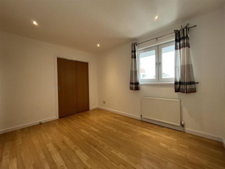 3 bedroom flat to rent - Photo 5