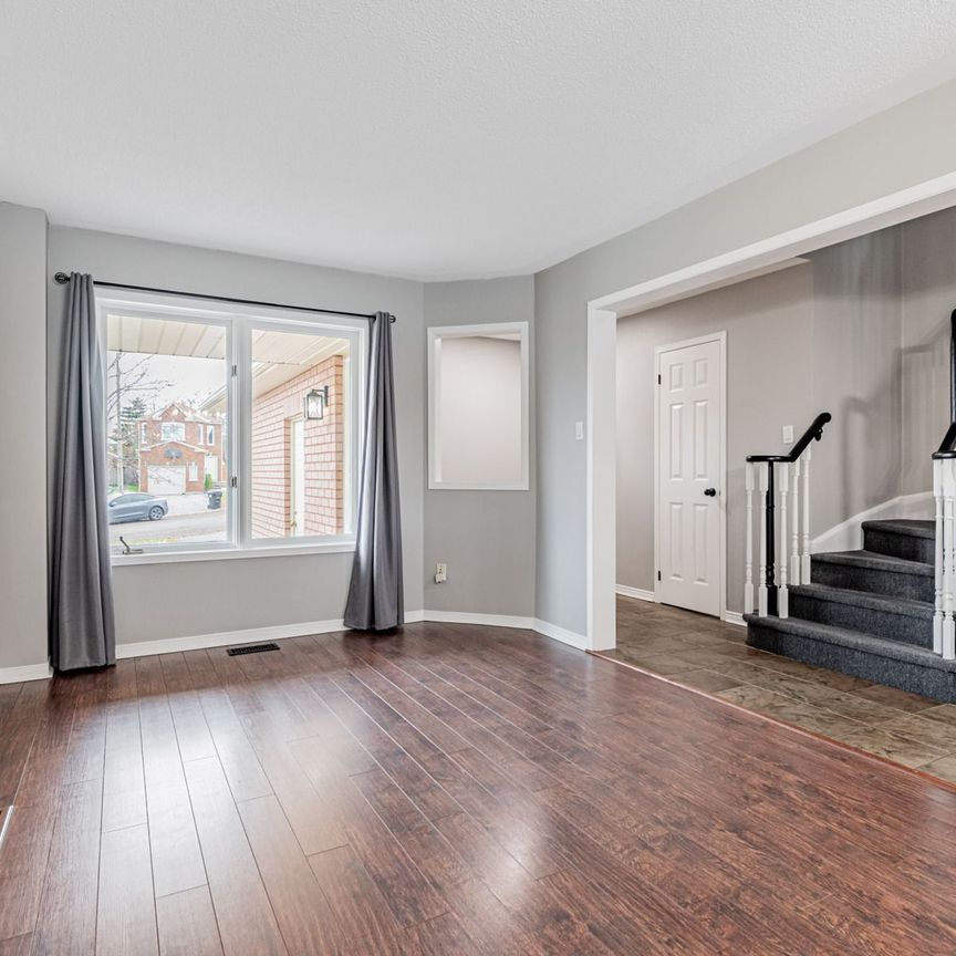 For Lease - 10 Laidlaw Drive, Barrie, Ontario - Photo 1