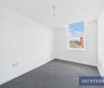 2 bedroom Flat To Let - Photo 2