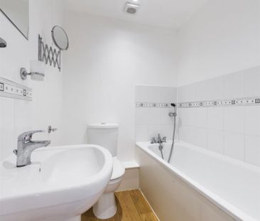 1 bedroom Flat To Let - Photo 4
