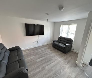 4 bedroom semi-detached house to rent - Photo 1