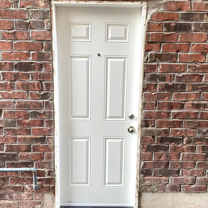 For Lease - 3266 MINTWOOD Circle Unit# STUDIO BASEMENT, Oakville, Ontario - Photo 1