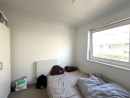 4 bedroom end of terrace house to rent - Photo 5