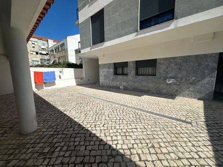 Excelente Apartamento T2 rmobilado recente c/ garagem (Lavradio) - Photo 3